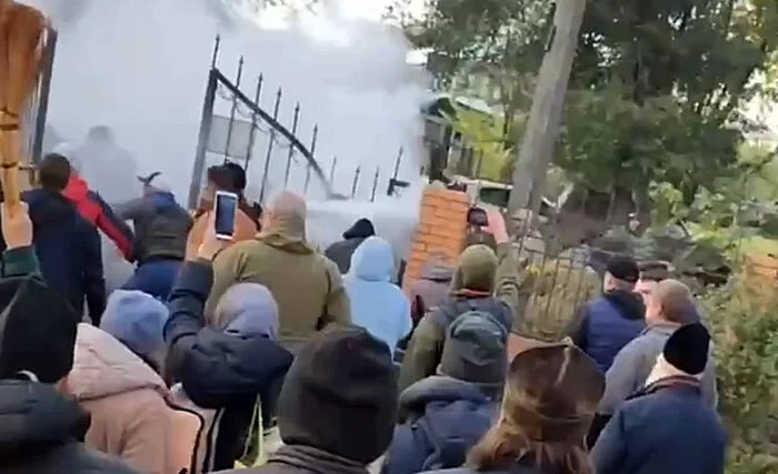 Владимир Легойда: «Мы вновь стали свидетелям вопиющего акта террора со стороны раскольников Владимир Легойда: «Мы вновь стали свидетелям вопиющего акта террора со стороны раскольников