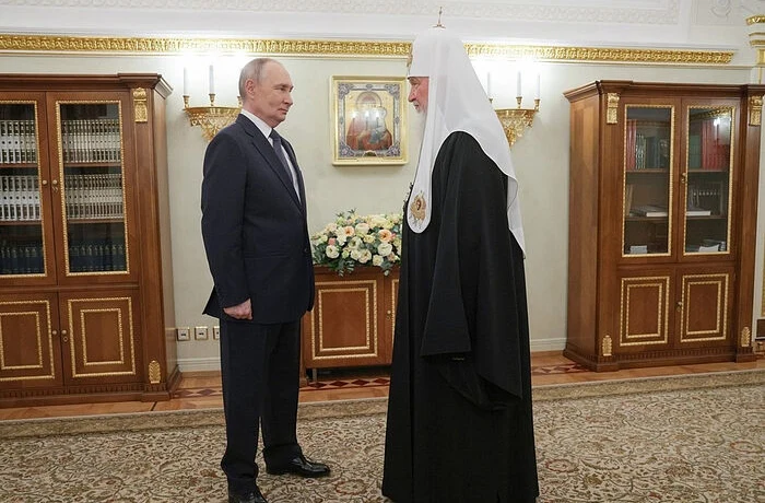 Президент России Владимир Путин поздравил Святейшего Патриарха Кирилла с днем рождения