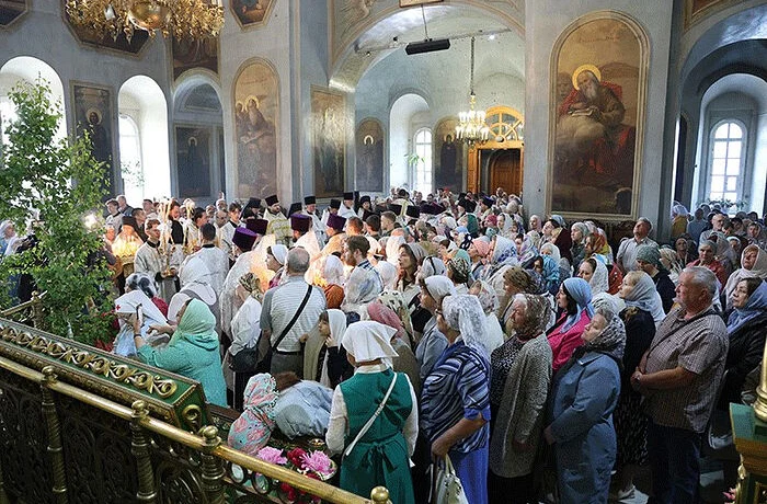 Состоялось принесение мощей святителя Тихона в Тобольскую митрополию Состоялось принесение мощей святителя Тихона в Тобольскую митрополию