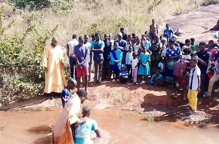 В Малави крещены 50 представителей племени манганджа В Малави крещены 50 представителей племени манганджа