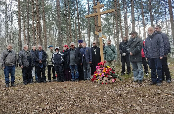 На Ржевском полигоне установили поклонный крест