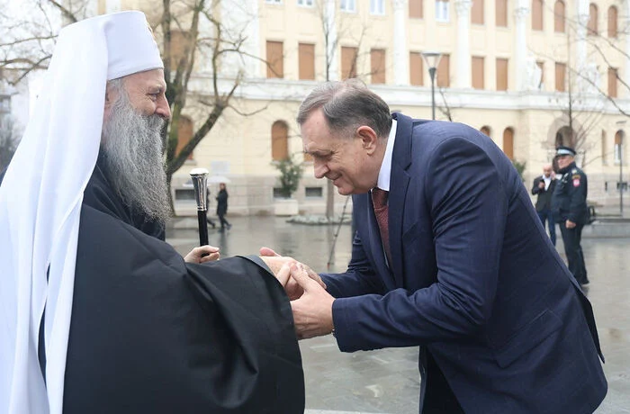 Решения суда Боснии и Герцеговины ставят под угрозу существование всего сербского народа Решения суда Боснии и Герцеговины ставят под угрозу существование всего сербского народа