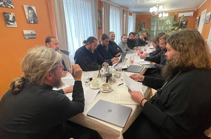 Митрополит Тихон возглавил братское совещание Херсонесского монастыря Митрополит Тихон возглавил братское совещание Херсонесского монастыря