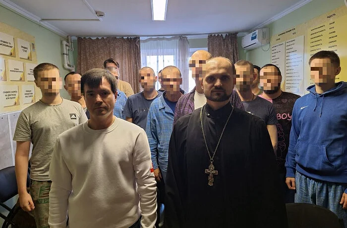 Священник и сестры милосердия посетили пациентов наркологического диспансера Священник и сестры милосердия посетили пациентов наркологического диспансера