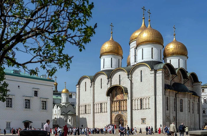 Церковь играет решающую роль в сохранении подлинного суверенитета России Церковь играет решающую роль в сохранении подлинного суверенитета России