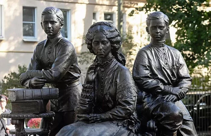 В Подмосковье открыли памятник императрице Марии Александровне В Подмосковье открыли памятник императрице Марии Александровне