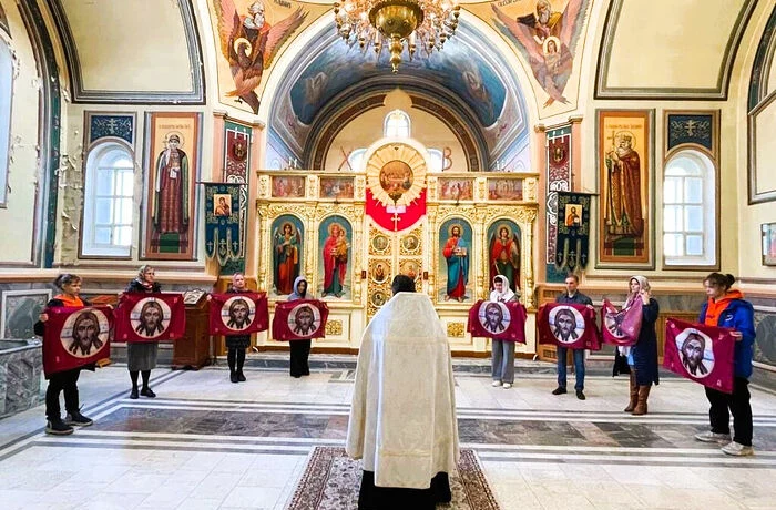 В Успенском соборе Пензы освятили знамена для защитников Отечества В Успенском соборе Пензы освятили знамена для защитников Отечества