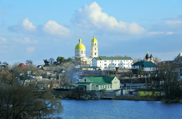 Раскольники захватили храм канонической Украинской Православной Церкви Раскольники захватили храм канонической Украинской Православной Церкви