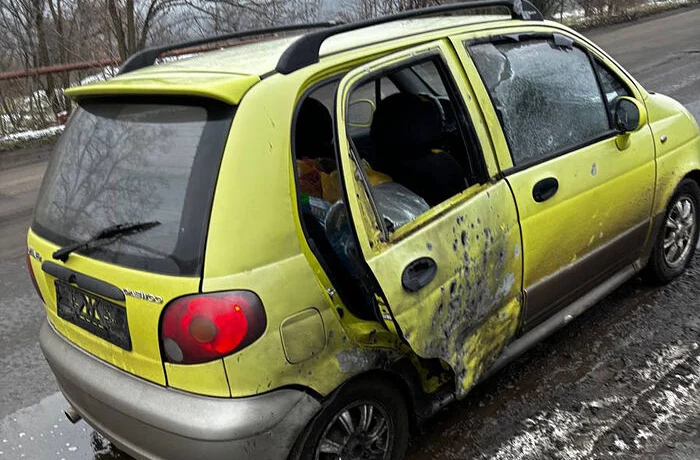 Дрон-камикадзе ударил по автомобилю священника в Горловке Дрон-камикадзе ударил по автомобилю священника в Горловке