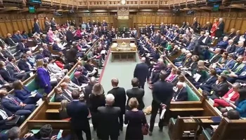 Ряд членов британского парламента просят прекратить ежедневную молитву в Палате общин