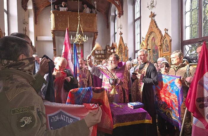 В Ялте освятили православные стяги В Ялте освятили православные стяги