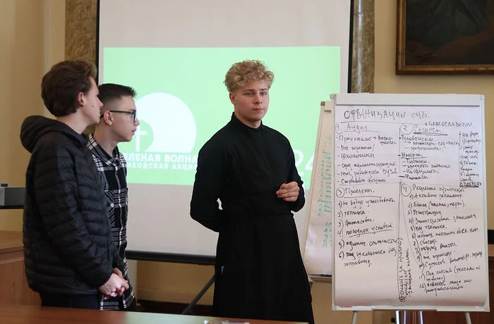 Студенты Калужской духовной семинарии приняли участие в программе «Зеленая волна» Студенты Калужской духовной семинарии приняли участие в программе «Зеленая волна»