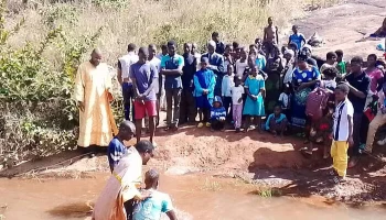 В Малави крещены 50 представителей племени манганджа