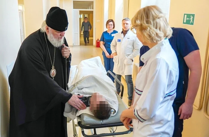 Митрополит Курский и Рыльский Герман посетил раненых военнослужащих Митрополит Курский и Рыльский Герман посетил раненых военнослужащих