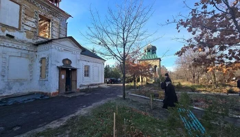 Митрополит Донецкий Владимир посетил храмы пострадавших от боевых действий районов Донецка