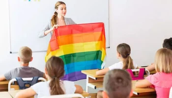 В школах штата Алабама, возможно, обяжут вывешивать 10 заповедей, а также запретят ЛГБТ-флаги