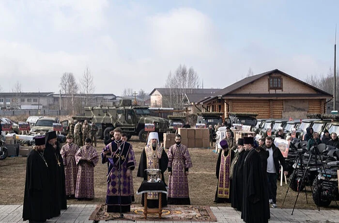 Освящение 50 единиц техники для нужд военнослужащих в зоне боевых действий Освящение 50 единиц техники для нужд военнослужащих в зоне боевых действий