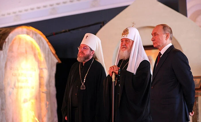 Владимир Путин и Святейший Патриарх Кирилл посетили выставку-форум «Православная Русь» Владимир Путин и Святейший Патриарх Кирилл посетили выставку-форум «Православная Русь»