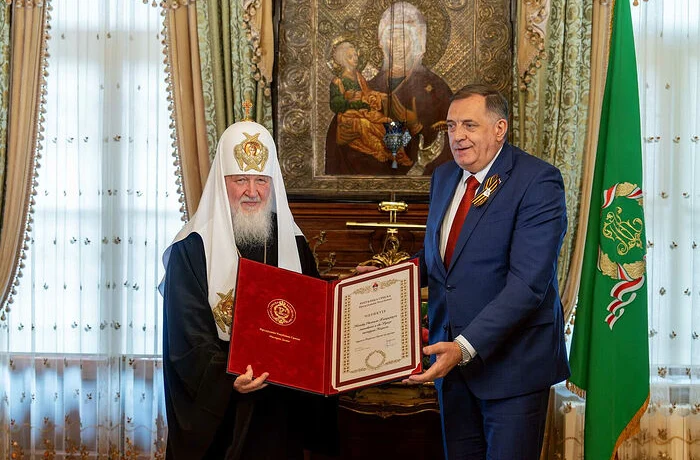 Милорад Додик вручил Святейшему Патриарху Кириллу высшую награду Республики Сербской Милорад Додик вручил Святейшему Патриарху Кириллу высшую награду Республики Сербской
